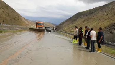 Photo of Erzincan-Sivas Karayolunda Heyelan Meydana Geldi