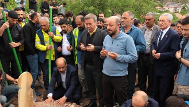 Photo of Cansız bedenine ulaşılan 2 işçi, toprağa verildi