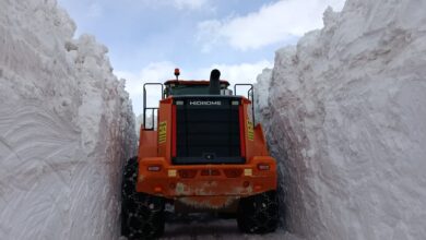 Photo of 4 metreyi aşan karlı yolları karayolları ekipleri açıyor