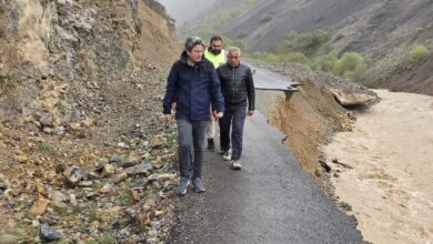 Photo of Kemaliye Başbağlar yolu ulaşıma kapandı